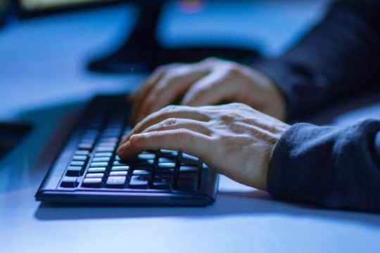 Συνελήφθη 46χρονος για πορνογραφία ανηλίκων - Εντοπίστηκαν εκατοντάδες χιλιάδες αρχεία με τέτοιο υλικό